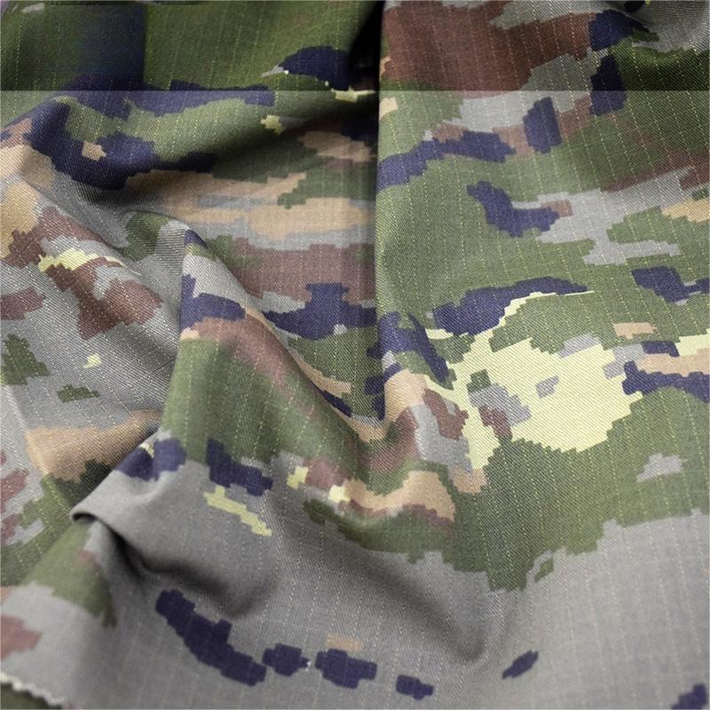 Anti-infrared anti-bacterial stretch wear-resistant camouflage fabric