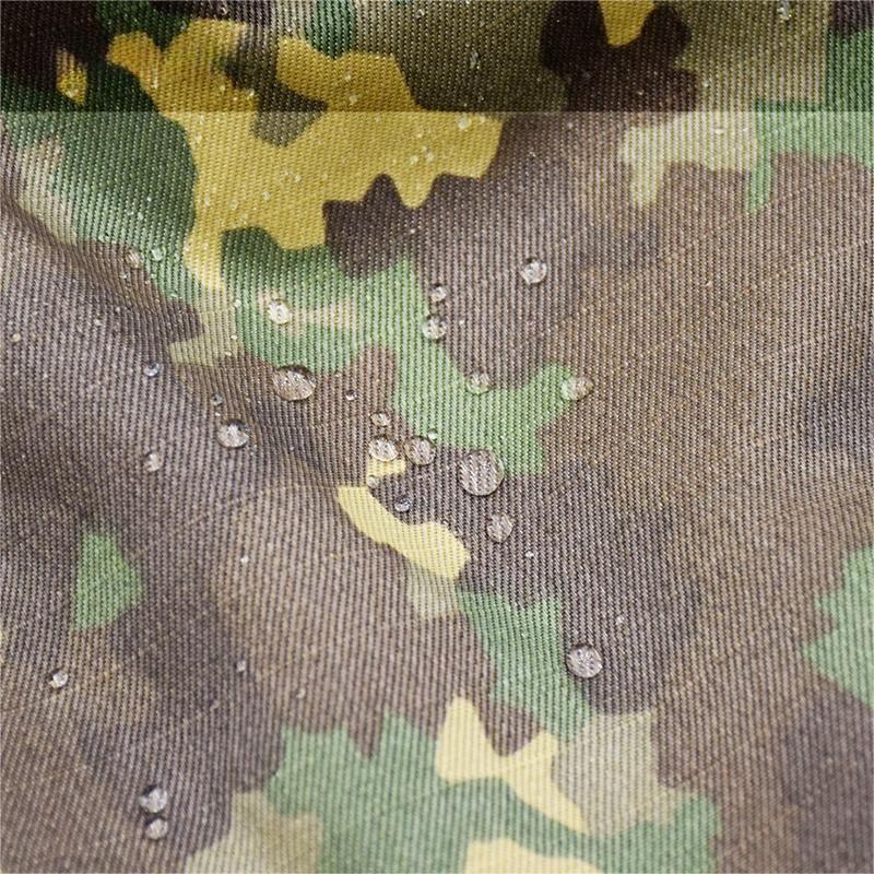 Anti-infrared, waterproof, oil-resistant and anti-bacterial camouflage fabric